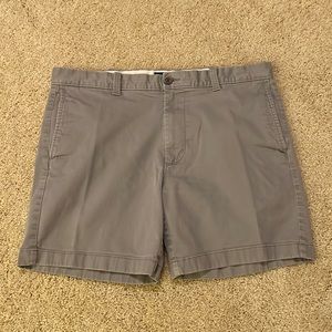 Men’s J Crew 7 inch Inseam Shorts - Grey Size 35